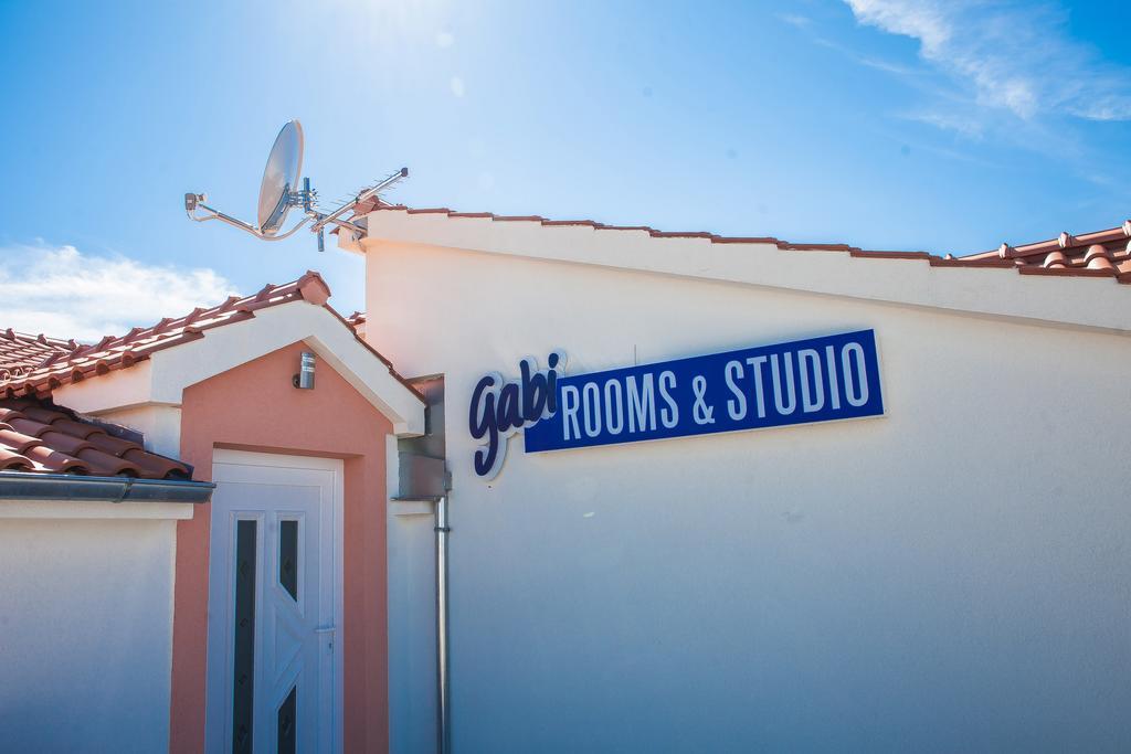 Gabi Rooms & Studio Apartment Lozovac Bagian luar foto