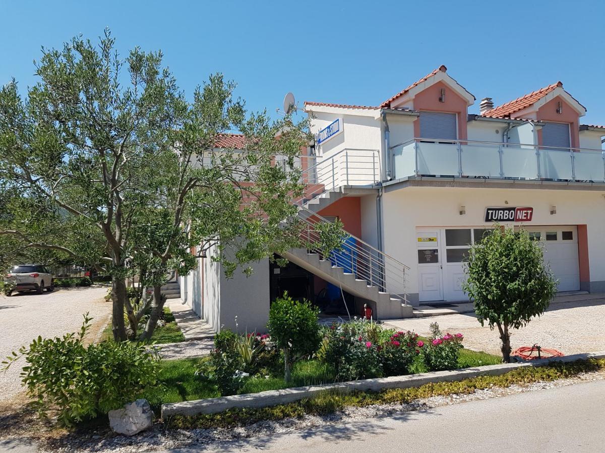 Gabi Rooms & Studio Apartment Lozovac Bagian luar foto