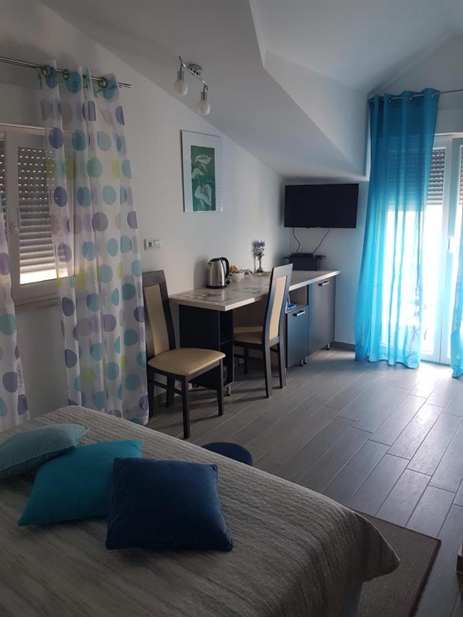 Gabi Rooms & Studio Apartment Lozovac Bagian luar foto