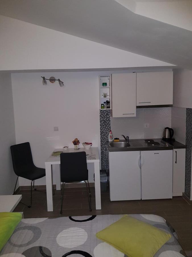 Gabi Rooms & Studio Apartment Lozovac Bagian luar foto