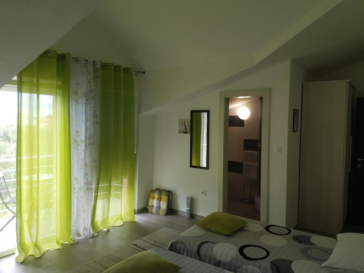 Gabi Rooms & Studio Apartment Lozovac Bagian luar foto
