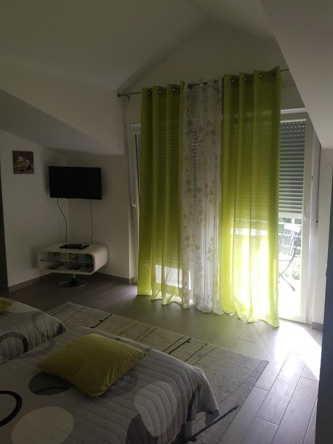 Gabi Rooms & Studio Apartment Lozovac Bagian luar foto