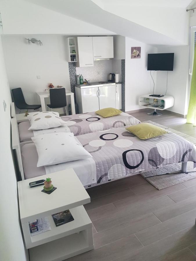 Gabi Rooms & Studio Apartment Lozovac Bagian luar foto