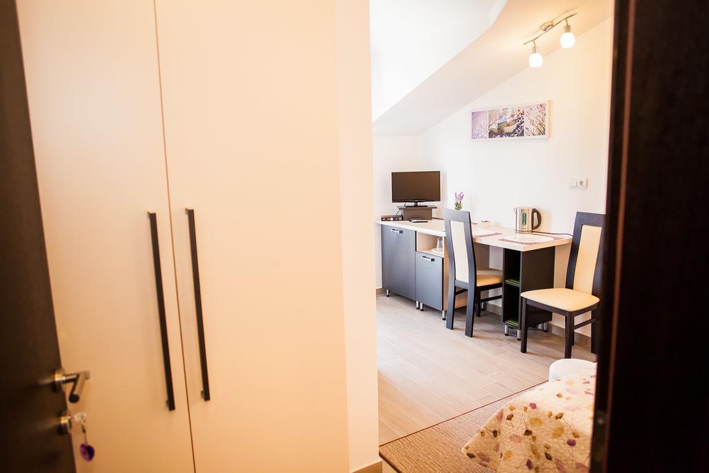 Gabi Rooms & Studio Apartment Lozovac Ruang foto