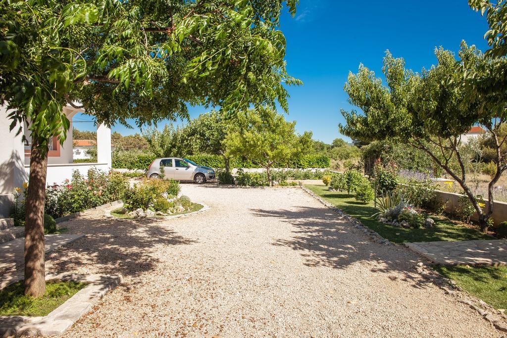 Gabi Rooms & Studio Apartment Lozovac Bagian luar foto