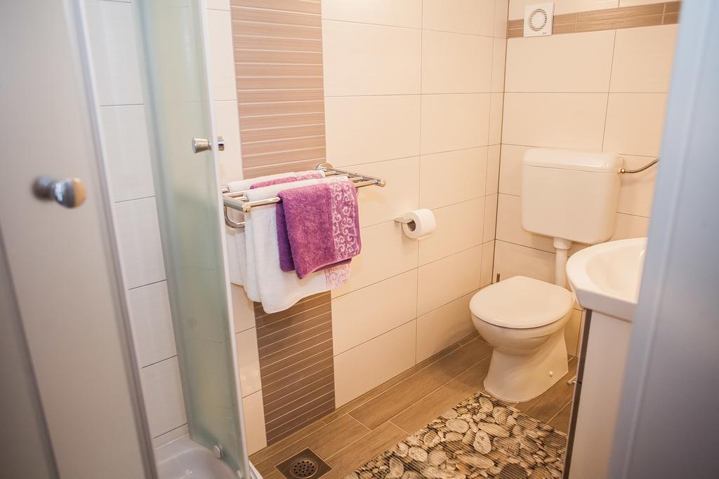 Gabi Rooms & Studio Apartment Lozovac Ruang foto