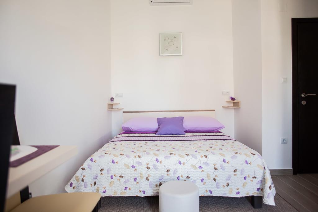 Gabi Rooms & Studio Apartment Lozovac Ruang foto