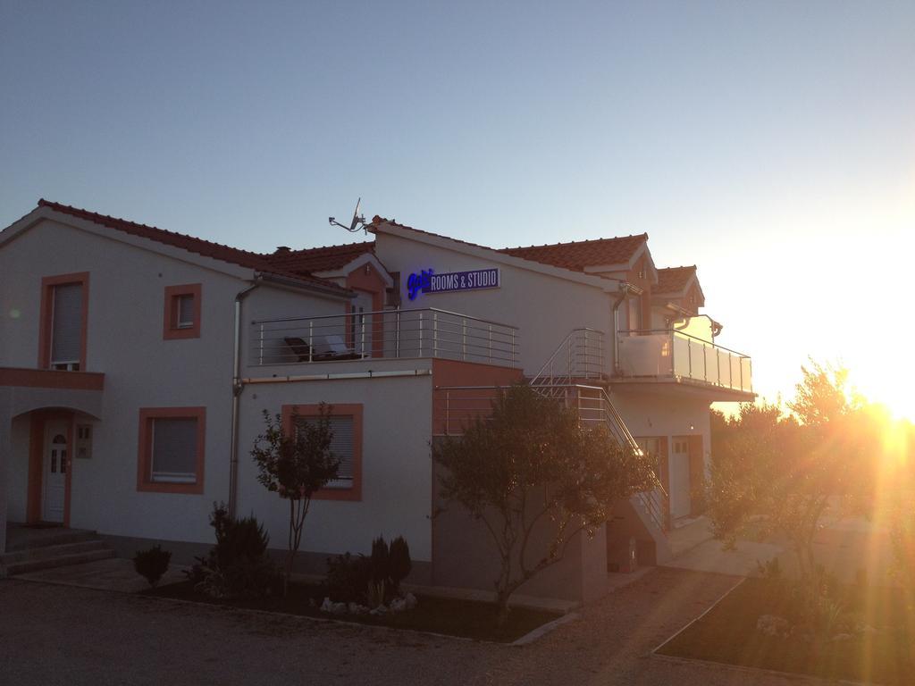 Gabi Rooms & Studio Apartment Lozovac Bagian luar foto