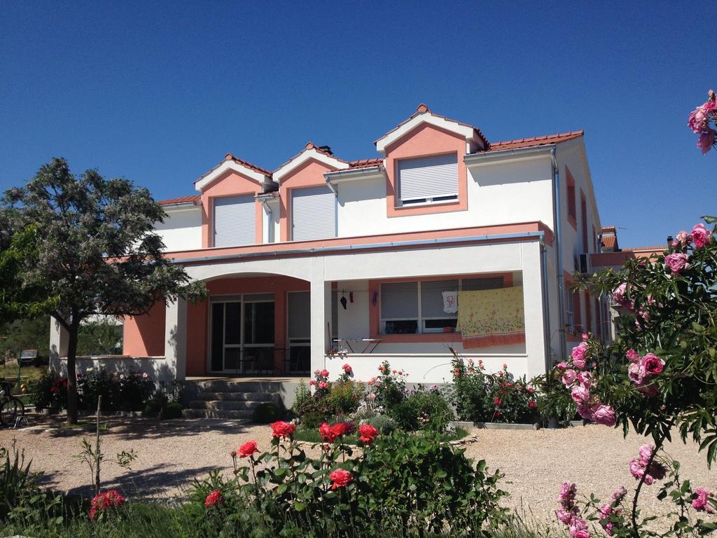 Gabi Rooms & Studio Apartment Lozovac Bagian luar foto